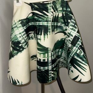 ALINE THICK SKIRT SIZE XS GREEN AND WHITE